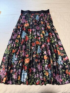 Metro Wear Black Floral Pleated Midi Skirt